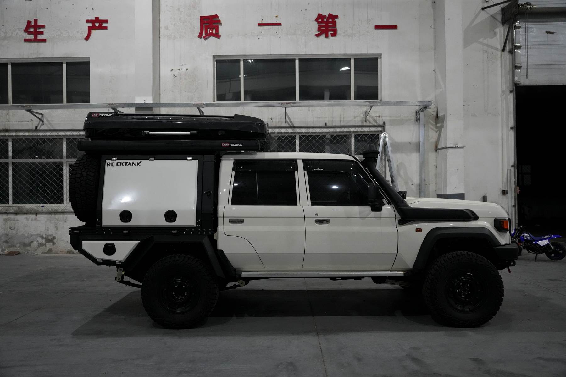 ROCKTANK flatbed camper and pickup system
